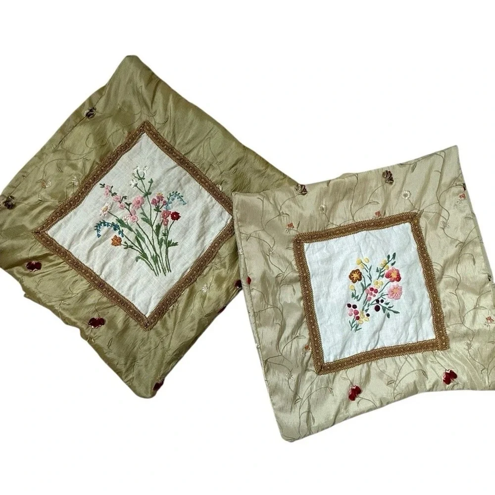 Vintage‎ Embroidered Floral Pillow Covers Pair Taffeta Shabby Cottagecore Garden